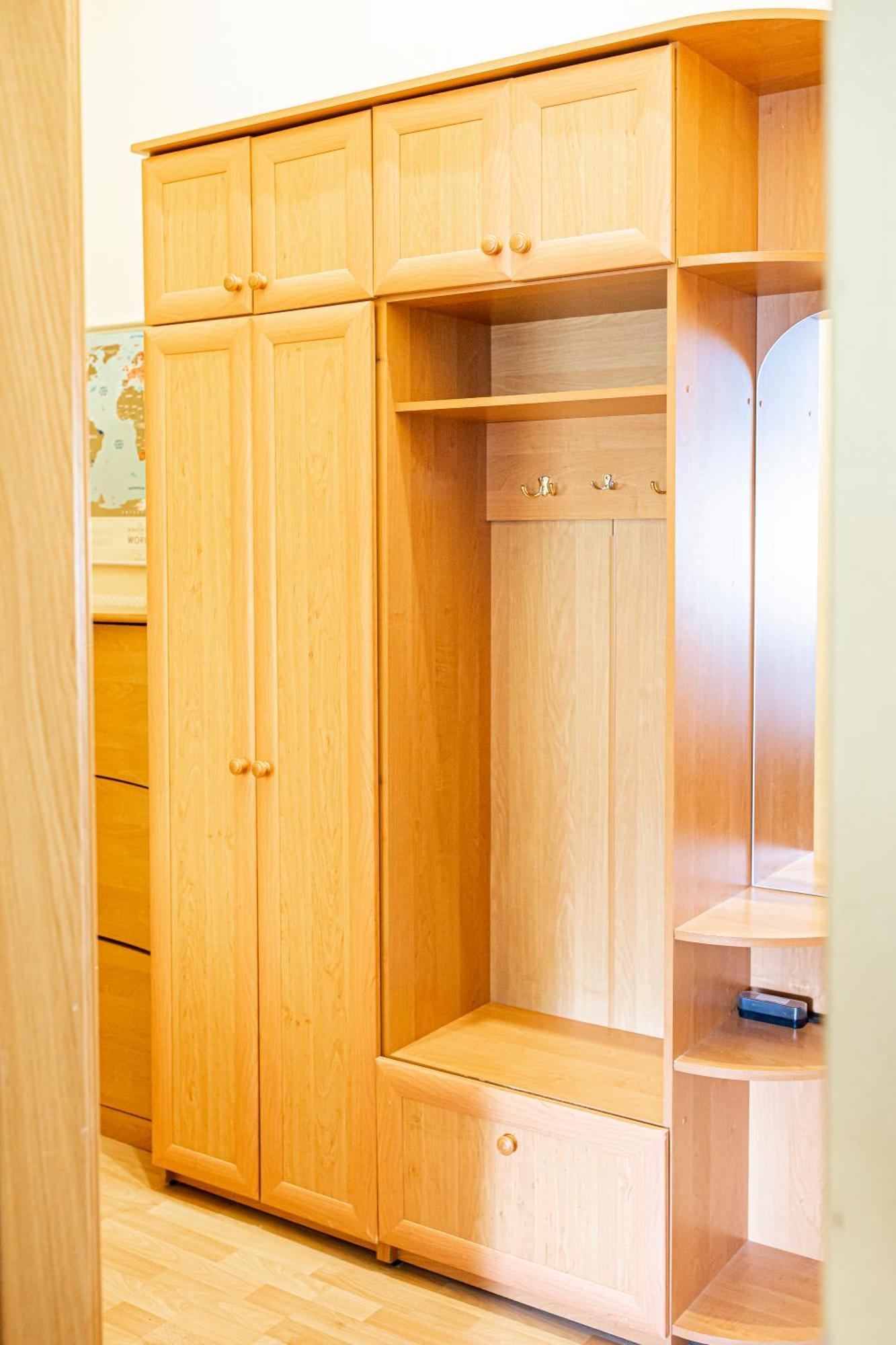 3-кімнатні в центрі, метро театральна Apartment