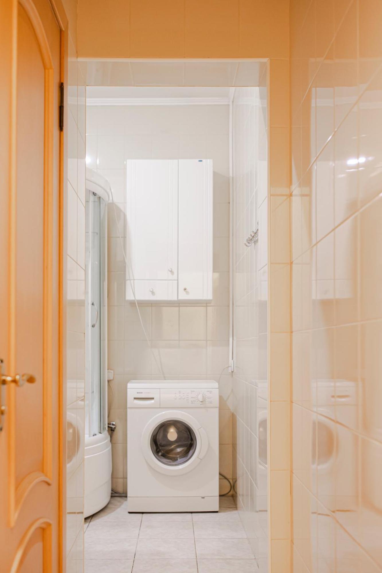 3-кімнатні в центрі, метро театральна Apartment Kyiv
