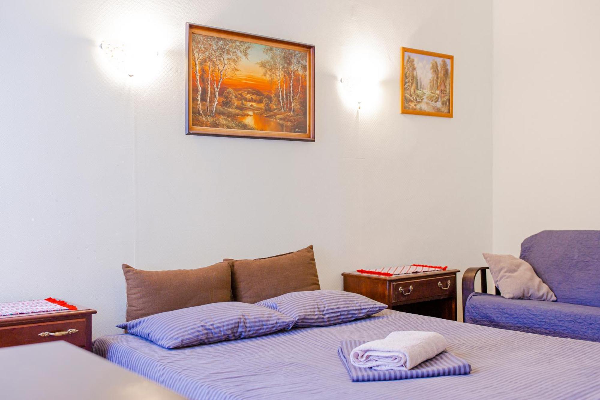 Apartment 3-кімнатні в центрі, метро театральна *